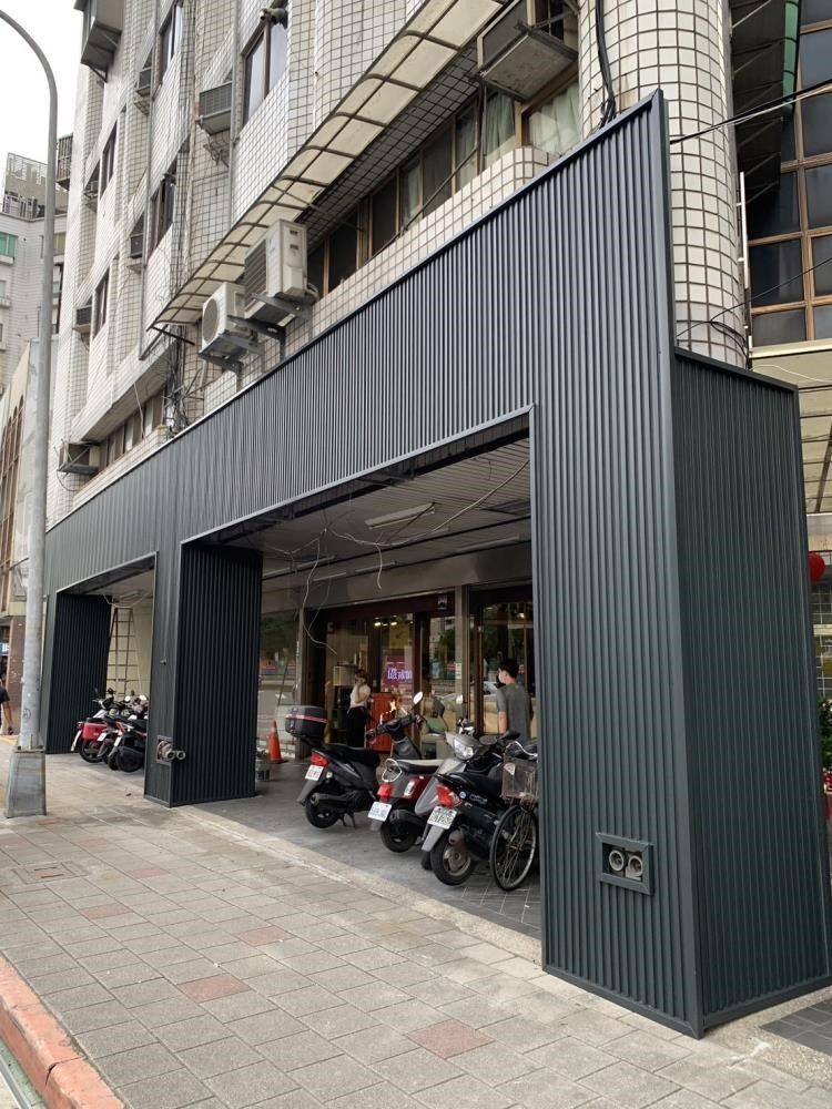 Modern Shop for Rent at Tesano